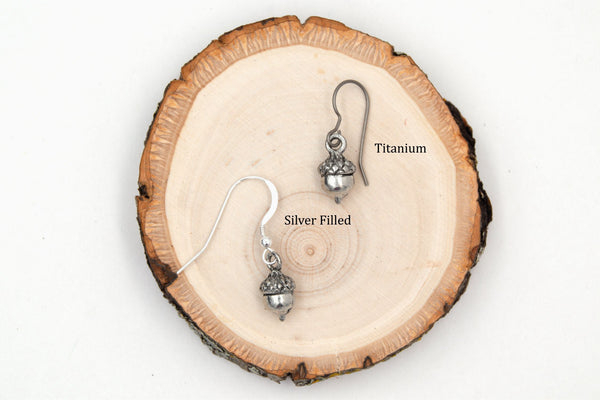 Peter Pan Kiss Mismatched Earrings with Acorn and Thimble Charms (Fantasy Jewelry) fripparie