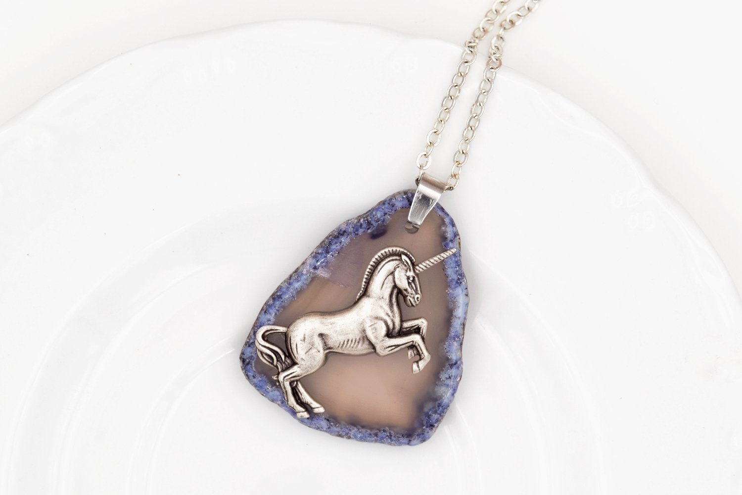 Unicorn Agate Slice Necklace (Dyed Lavender Purple, Fantasy Jewelry) fripparie